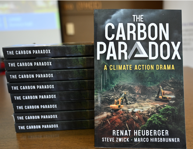 Ренат Хойбергер представи в УНСС книгата си The Carbon Paradox Ренат Хойбергер представи в УНСС книгата си The Carbon Paradox